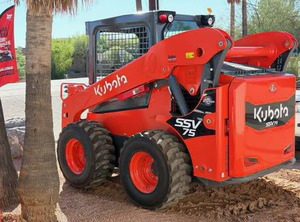 Cargadora Compacta Kubota SSV75 con Poco Uso, 74HP, con Sistema Hidráulico Auxiliar, Certificación CE y EPA, Equipo de Construcción - Product Image 4