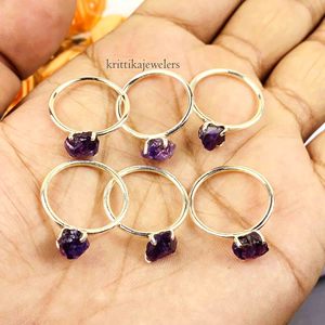 Anillo de Plata de Ley 925 Hecho a Mano al por Mayor con Engaste de Bisel y Piedra Preciosa de Amatista en Bruto, Regalo de Boda y San Valentín para Mujer - Product Image 4
