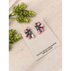 Pendientes de botón hechos a mano estilo Navajo con diseño de flor de dalia 'Cotton Candy' y engaste de plata de ley tipo cluster - Product Image 3