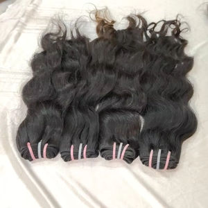 Precio al por mayor 24 "Extensión de cabello rizado natural de alto grado Cabellos Remy sin procesar dibujados individuales Extensión de cabello humano indio 100% - Product Image 2