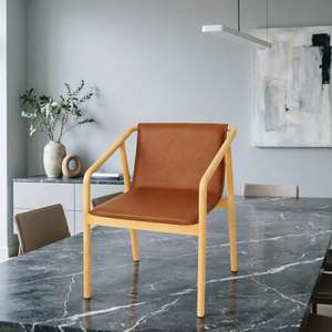 Chaise de salle à manger scandinave moderne avec revêtement en cuir et pieds en bois pour l'ameublement de la maison - Product Image 1
