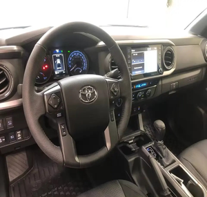 2024 Usado, Volante a la Izquierda, Gris Concreto, TR D Todoterreno Premium con Interior de Cuero Negro, Cámara Trasera - Product Image 6