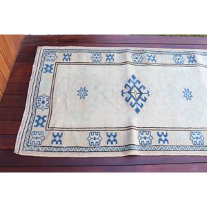 Alfombra Turca de 2.8x9.1 pies, Alfombra Floral Azul y Blanca de Lana - Product Image 4