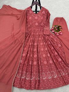 ชุดราตรีงานปักลำดับเต็มตัวทันสมัยพร้อมแผ่นติดด้านล่างเย็บเต็มรูปแบบและ dupatta พร้อมใส่คอลเลกชัน - Product Image 2