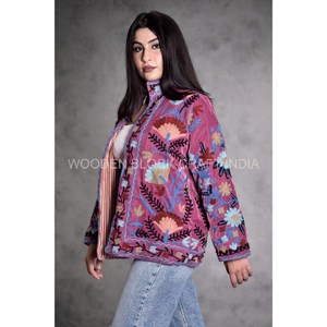 Veste matelassée d'hiver en coton faite à la main, écologique, avec détails de boutons brodés, magnifique motif Suzani, parfaite pour les femmes - Product Image 5