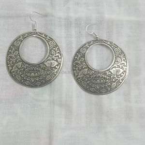 Boucles d'oreilles en laiton impression florale indienne plaqué or multi-forme charme fait à la main en métal mode boucles d'oreilles haute couture - Product Image 1