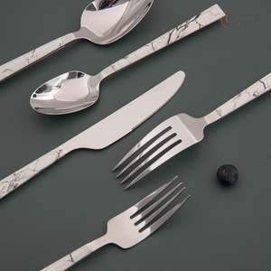 Ensemble de couverts élégants et luxueux en acier inoxydable pour les repas et les fêtes |   Couverts écologiques avec couleurs personnalisées - Product Image 4