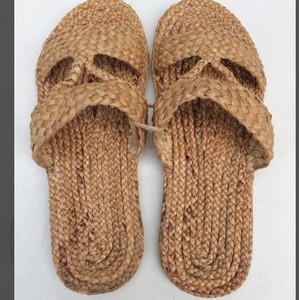 Pantoufles tissées en jacinthe d'eau Pantoufles de spa Sandale - Product Image 1