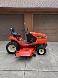 สำหรับเครื่องตัดหญ้าแบบรถแทรกเตอร์ รุ่น B1181 เครื่องยนต์ 2 จังหวะ รุ่นอุตสาหกรรม 125 ซีซี ความจุถังเก็บหญ้า 150 ลิตร แบบตัดหญ้าด้วยใบมีดหมุน  แบบปล่อยหญ้าด้านหลัง - Product Image 2