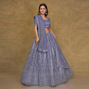 Lehenga Choli de Lujo con Bordado Floral en Toda la Prenda, Detalles de Dobladillo Festoneado y Elegante Dupatta Transparente - Product Image 4