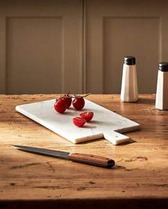 Planche à découper en marbre élégante pour les maisons raffinées, offrant une surface lisse pour couper les fruits et légumes quotidiennement - Product Image 3