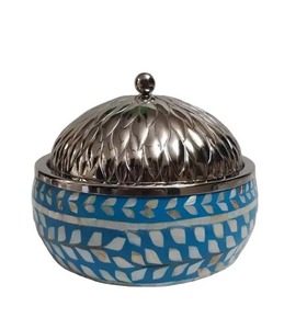 Marmite ronde de luxe avec couvercle bleu ciel en verre nacré - Product Image 2