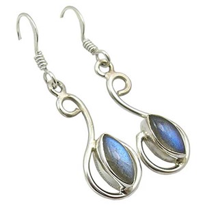 ต่างหูห้อยทรงพีระมิดประดับพลอยลาบราโดไรต์ทรงเหลี่ยม 4x8 มม. ตัวเรือนเงินแท้ ดีไซน์วินเทจ ได้รับการรับรองจาก IGI เหมาะสำหรับงานหมั้นและงานแต่งงาน - Product Image 1