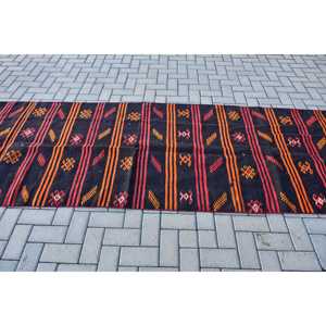 Tapis Kilim vintage 3,5x13 pieds (107x396 cm), tapis turc à bordures noires - Product Image 3