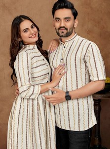 Pareja Festival Season Combo Hombres Jacquard Border Kurta Camisa y túnica de mujer Estilo de ropa india y pakistaní - Product Image 5