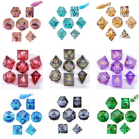 Nouvel ensemble de dés en résine rose et bleu à noyau liquide, 7 pièces, design Dragon et Dungeon