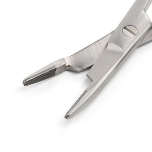 Porte-aiguille en acier inoxydable de qualité médicale TC Gold Mini Gillies, 16 cm / 6.3 ", Mini profil, instruments de suture à gauche ISO - Product Image 4