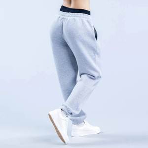 Joggers de invierno informales con logotipo personalizado y patrón sólido Pantalones de chándal lisos para mujer de tamaño adulto - Product Image 5