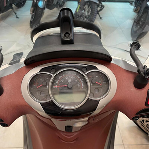 Motocicleta de Gasolina PIAGGIO BEVERLY 350 - Product Image 2