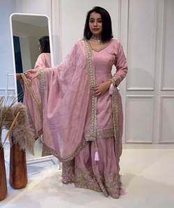 Top en rayonne florale Palazzo Dupatta Ensemble: Top en rayonne florale ensembles palazzo dupatta avec imprimés vibrants et designs chics - Product Image 1