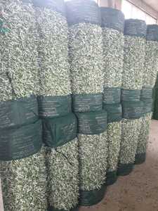 Precio de fábrica directo Fabricante de paneles de valla de césped artificial europeo para paredes exteriores y usos de privacidad en colores. - Product Image 4