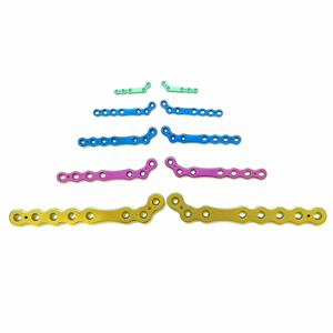 Nouvelles plaques supracondylaires verrouillables haute résistance et durables pour la fixation des fractures du fémur distal – Instruments vétérinaires - Product Image 1