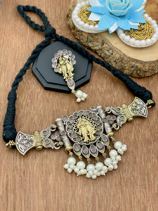 ชุดสร้อยคอทองเหลืองคุณภาพพรีเมียม Vjoshijewels สำหรับผู้หญิง เทศกาลนาวราตรี สร้อยคอปรับได้พร้อมต่างหู - Product Image 4