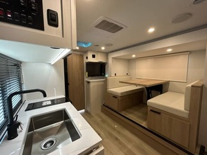 Remolques de Viaje Usados Winnebago Industries Micro Minnie 2108FBS 2026 - Product Image 3