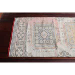 Alfombra Turca de 2.4x10.4 pies, Alfombra Vintage de Lana con Diseño Floral en Blanco y Gris - Product Image 5