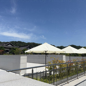 Sombrilla Central KOOLA CENTRA de 4 Metros (13 Pies) para Espacios Públicos y Exteriores |   Sombrilla de Acero K-Premium para Uso Comercial en Exteriores - Product Image 2