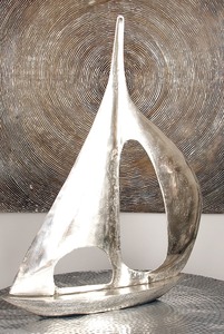 Sculpture d'art de bateau en argent élégant L'objet de table moderne ajoute une déclaration artistique captivante et une élégance à la mode - Product Image 6