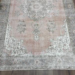 Alfombra Turca Vintage de 5.8x9.1 pies, Alfombra con Borde Gris - Product Image 2