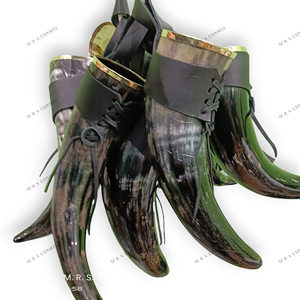 Estilo vikingo 500ml Cuerno para beber de búfalo Acabado natural ecológico con soporte de cuero y llantas de latón Cuernos de buey Precio a granel - Product Image 1