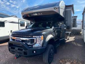 COMPRE Autocaravana E-n-t-e-g-r-a C-o-a-c-h Accolade XT 35L 2023 Usada, Lista para la Venta - Product Image 2