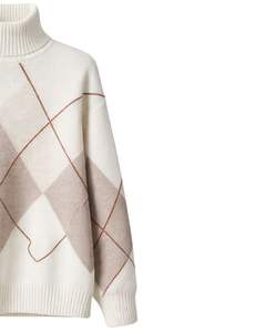 Suéter de Punto Personalizado de Primera Calidad para Mujer, Cuello Alto, Diseño Argyle, Suave y Cálido para Invierno, Estilo Casual, Color Beige Marrón - Product Image 4