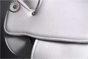 Selle de cheval en cuir de vachette de course Western Barrel de qualité supérieure avec logo personnalisé, arbre en bois durable de plusieurs tailles - Product Image 4