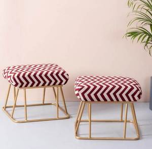 Tabouret Art Déco en velours avec base en métal plaqué or, élégant repose-pieds ottoman pour mariages, Pâques, Diwali et autres festivités - Product Image 2