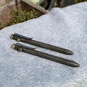 Stylo en acier damas personnalisé, corps en métal robuste, clip de poche, stylo de survie EDC, motif unique, cadeau artisanal pour homme - Product Image 3