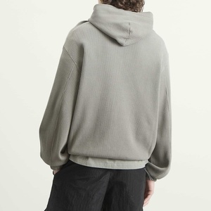 Sweat à capuche thermique gaufré personnalisé pour homme en polyester et coton, style décontracté, à manches longues, zippé, avec finition en tissu texturé - Product Image 2