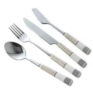 Couverts élégants à manche gris pour les repas familiaux contemporains Vaisselle moderne et style de cuisine chic - Product Image 4