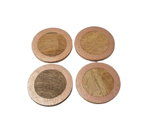 Juego de posavasos de madera maciza de 4 piezas Posavasos para mesa de centro Bebida Venta caliente Tapetes y almohadillas para bebidas Decoración de mesa y la mejor calidad - Product Image 1