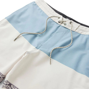 Pantalones Cortos Deportivos Personalizados con Logotipo Impreso Digitalmente, 100% Poliéster, Ecológicos, Antiarrugas, Transpirables y de Secado Rápido para Surf, Natación, Gimnasio y Running - Product Image 4
