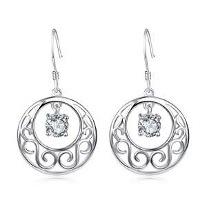 Orecchini Pendenti Rotondi in Stile Vintage Placcati Oro 14K con Topazio Bianco e Motivo Floreale Intarsiato per Matrimoni - Product Image 1