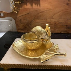 Bol décoratif moderne en aluminium texturé doré, style pomme, écologique, pour bonbons, bijoux, plateau à feuilles, centre de table - Product Image 1