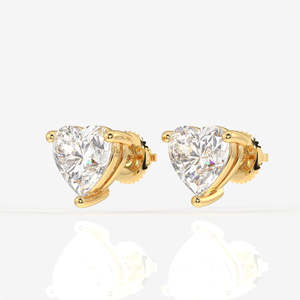 Boucles d'oreilles solitaires en or 14 carats avec diamant de laboratoire taille cœur - Product Image 3