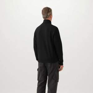 เสื้อสเวตเตอร์มีซิปแบบนุ่มสำหรับผู้ชายสวมใส่สบายคุณภาพสูงและเหมาะสำหรับชุดลำลองและกิจกรรมกีฬา - Product Image 5