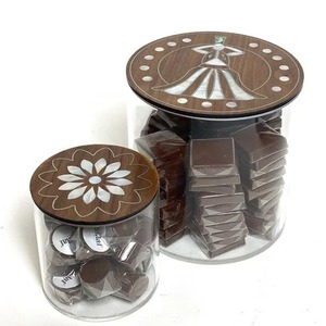Elegante Contenedor de Regalo para Ramadán, Caja de Acrílico Opulenta para Chocolates con Tapa de Concha de Perla Iridiscente, Estilo Árabe - Product Image 1