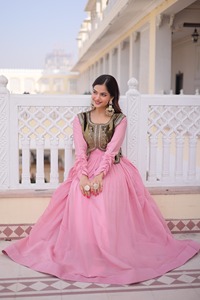 Vestidos Anarkali de Material Mal Chanderi con Terciopelo Helado, Bordados con Cuentas y Lentejuelas, Diseño Koti, Ropa Étnica India - Product Image 3
