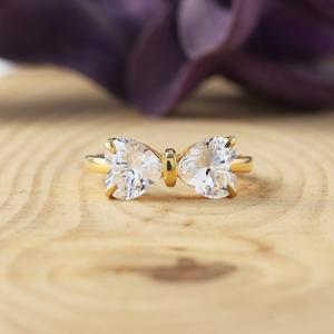 Anillo de Boda de Plata de Ley 925 con Dos Piedras de Moissanita VVS en Forma de Corazón, Estilo Toi Et Moi, con Lazo, 4-6g, de Black Pearl Jewels - Product Image 3