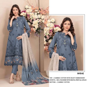 Costumes pakistanais en coton pur cambric au design élégant avec dupatta en chanderi à imprimé numérique et broderie pour les occasions spéciales - Product Image 3